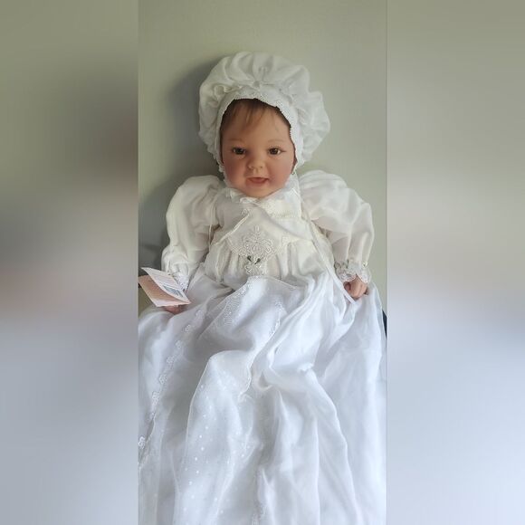 Lee Middleton " Love And Prayers" 1999 Baby Doll with Bonnet/Christening Gown - Picture 2 of 11